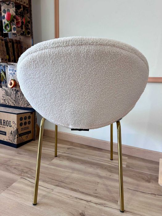 Cadeira SKLUM – bouclé bege claro com pés dourados – como nova – 50€