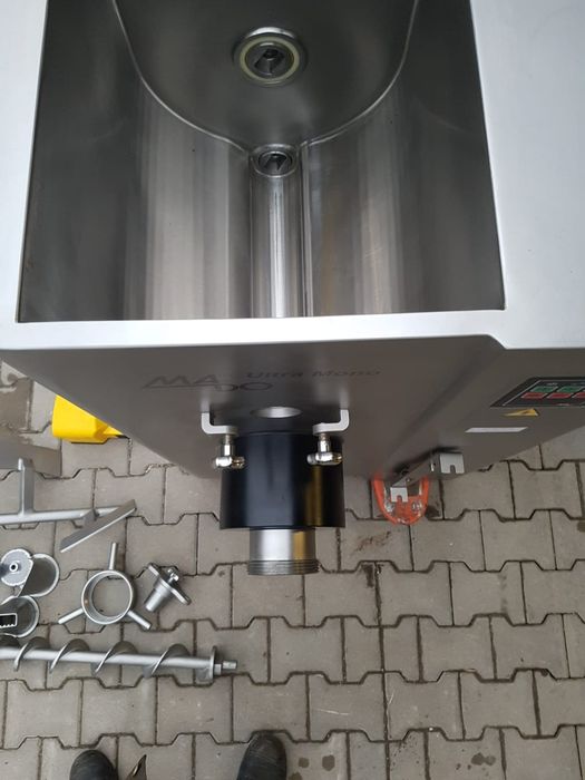 Wilk do mielenia mięsa W 100 MADO porcjomat i taśma.