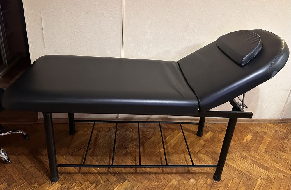 Кушетка, масажний стіл в гарному стані