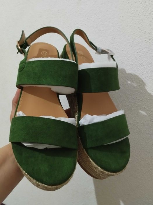 Sandálias plataforma verdes novas