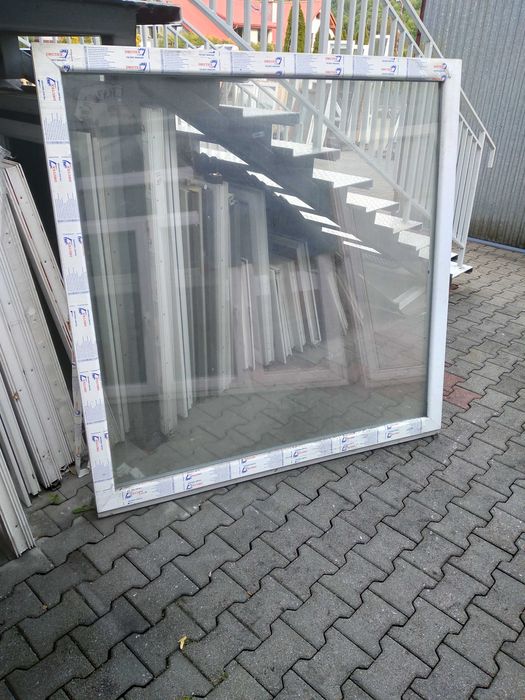 Okno  witryny fix biale