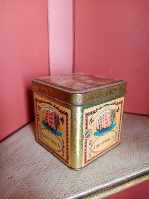 Quatro latas vintage