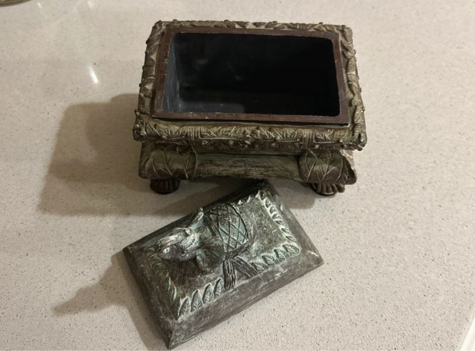 Caixa decorativa / porta joias com figura de elefante