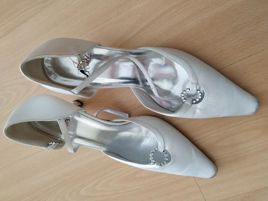 Sapatos brancos cerimônia