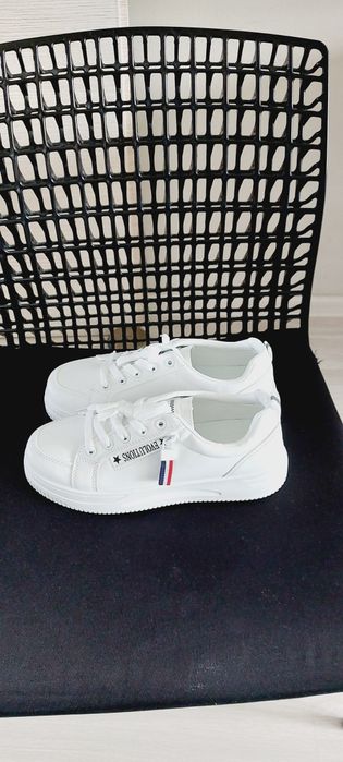 Buty sneakersy nowe białe rozm.38