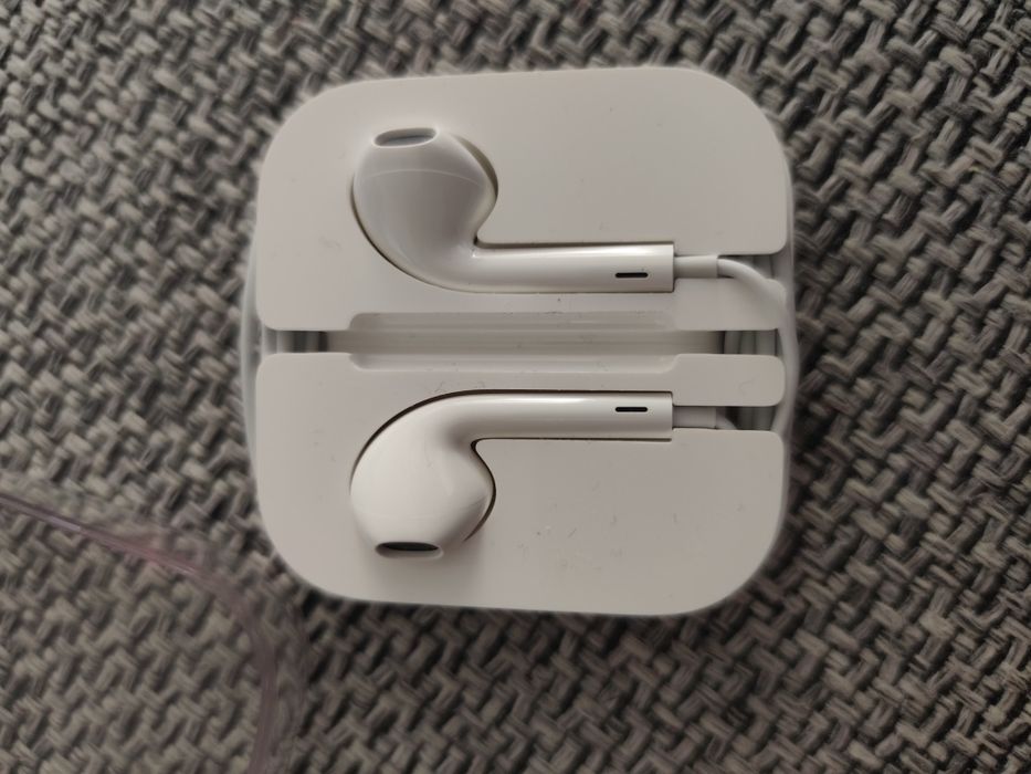 Apple EarPods com conector Lightning