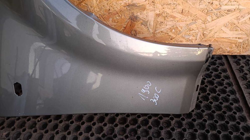 Chrysler 300C Błotnik Przód Prawy Pa4