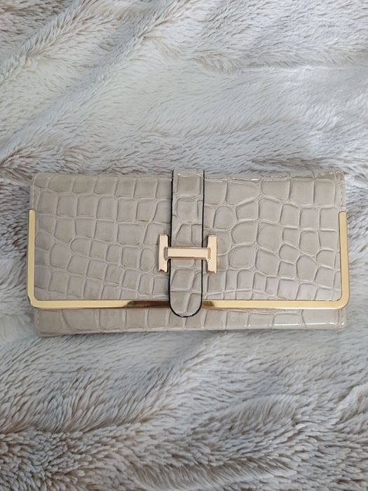 Nowy kremowy portfel