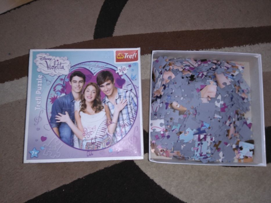 Zestaw puzzli "Violetta" 2 KPL. Polecam.Warto !!!