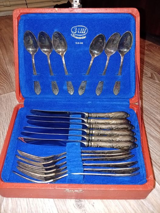 ШВИДКИЙ ПРОДАЖ!! набір столових приборів ЗіШ в кейсі