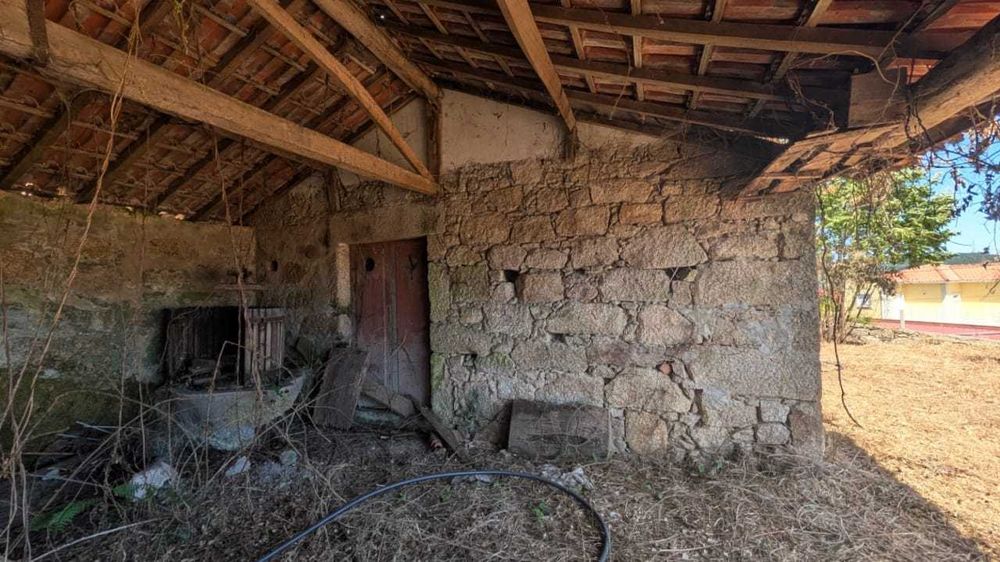 VENDO EM BALUGÃES casa rustica para recuperar