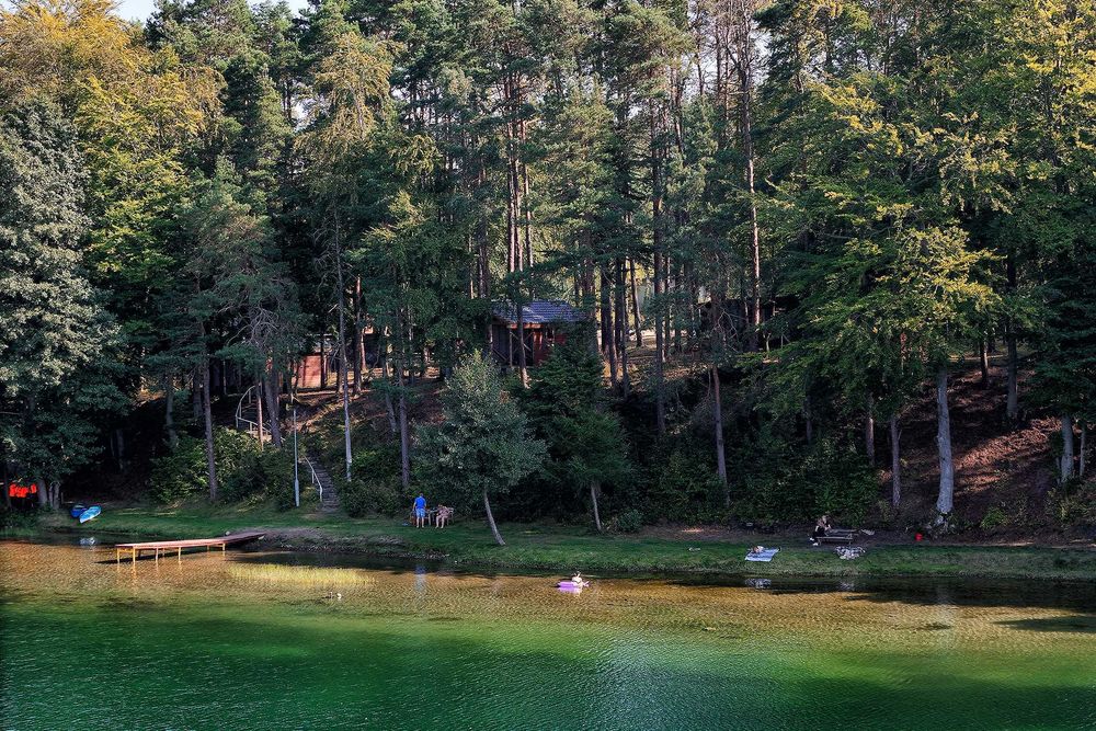 Pole namiotowe na Kaszubach nad jeziorem Mausz.