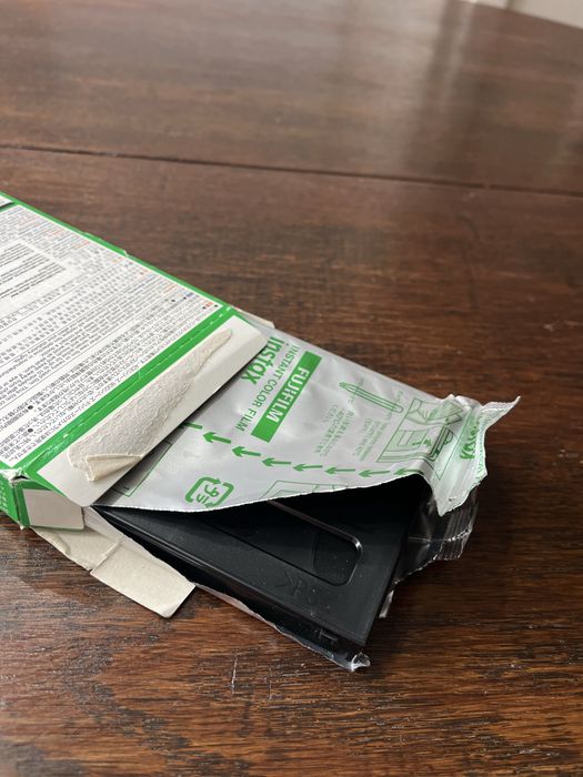 INSTAX Nowy, nigdy nie uzywany aparat Fujifilm INSTAX mini 9 bialy