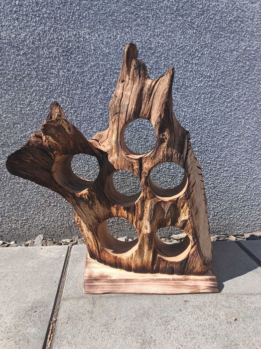 Stojak na wino z korzenia