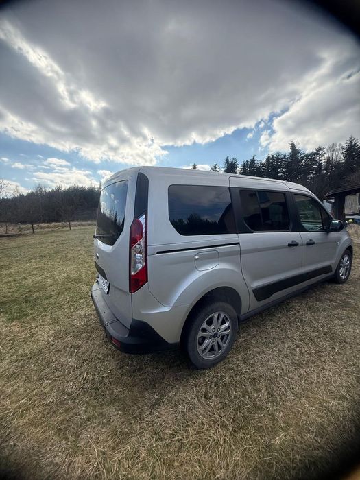Ford Transit Connect FORD Transit Connect. Samochód z rampą dla osoby niepełnosprawnej.