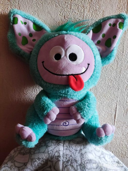 Музыкальные игрушки разговаривают:"Веселый гремлин", "Девочка-собачка"