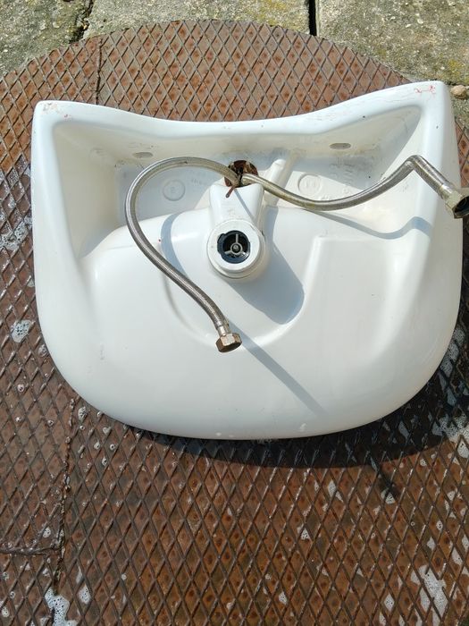 Sprzedam umywalka+bateria+węże
