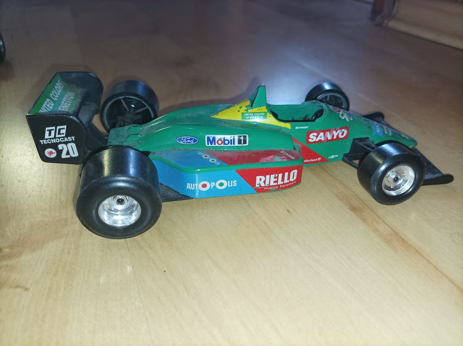 Pięć modeli bolidów F1 w skali 1:24