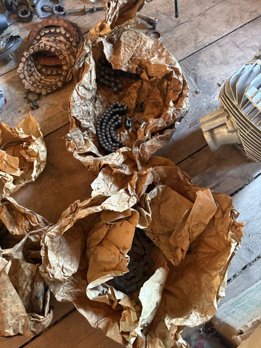 Запчастини до мотоцикла ИЖ Планета нові оригінал, моторна цеп ВАЗ 2106