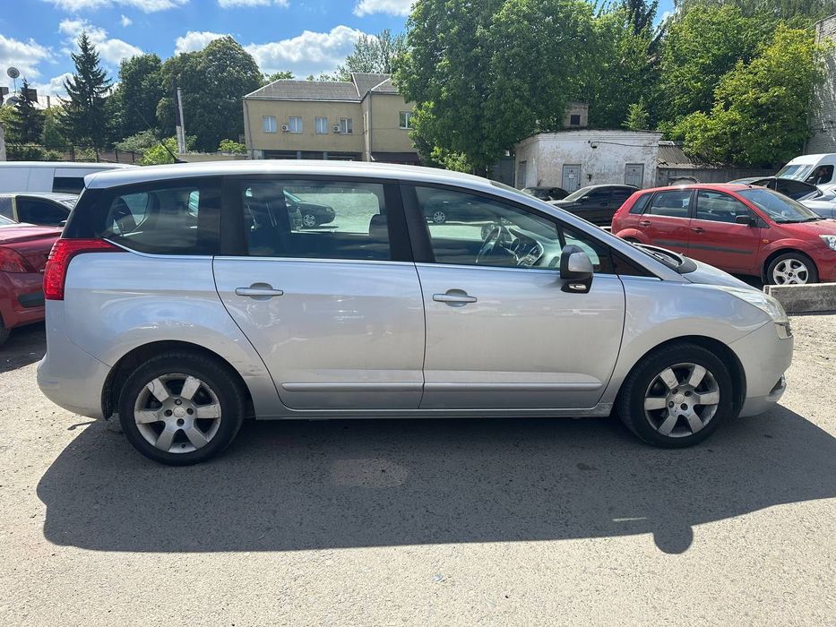 Peugeot 5008 1.6 дизель 2011
