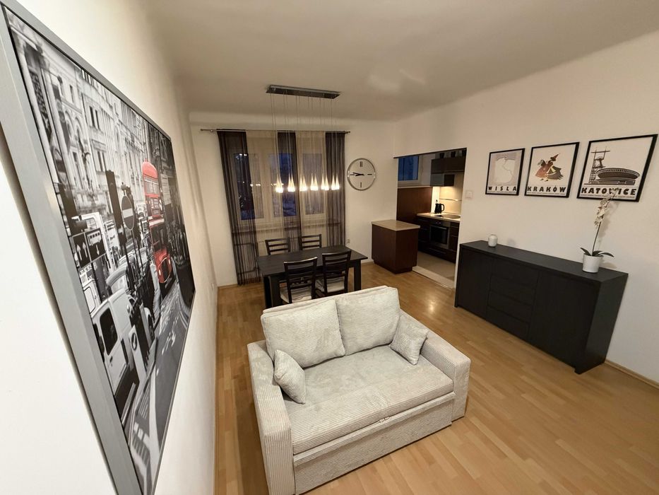 Jasne 2‑pokojowe mieszkanie – 200 m od Stacji Metra Plac Wilsona