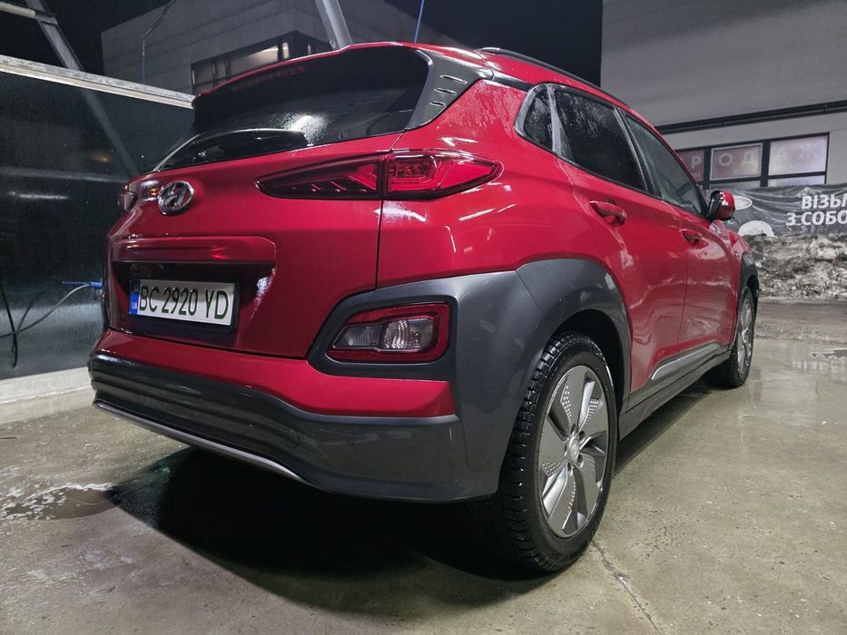 Hyundai kona electric 2019 рік, 64кв, 140000 гарна комплектація