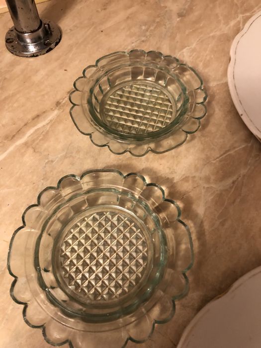 Подарую тарілки і сільнички