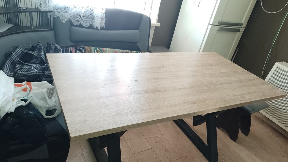 Великий обідній стіл