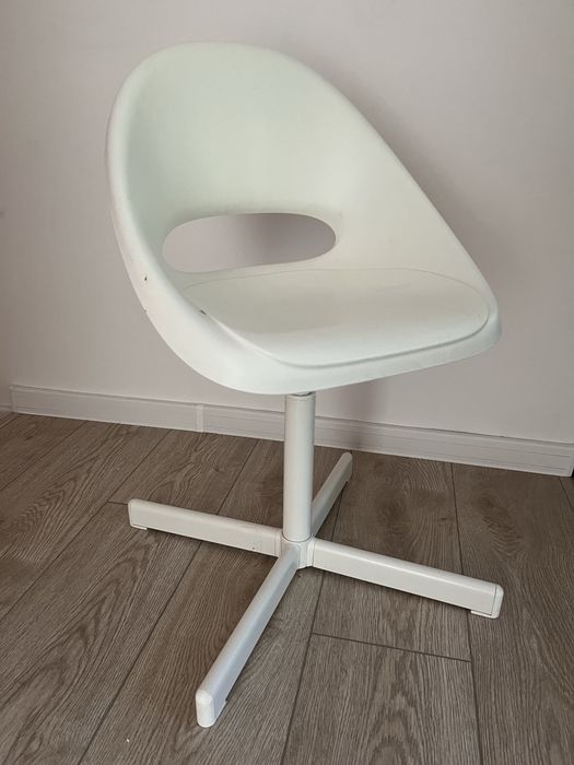 Białe krzesło dla dziecka ikea sibben