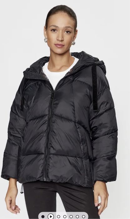 Теплая куртка GUESS for sale