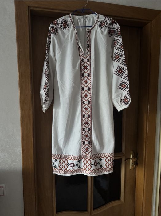 Вишита сукня розмір М