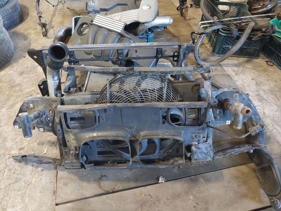 Pas przedni BMW e39 Lift 3.0D obudowa wentylatora mocowanie zderzaka wzmocnienie czołowe wentylator silnika chłodnica wody klimatyzacji