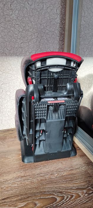 Дитяче автокрісло до 36 кг.