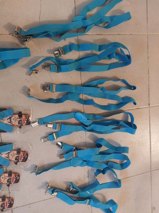 Vendo conjunto de 14 suspensórios em azul turquesa