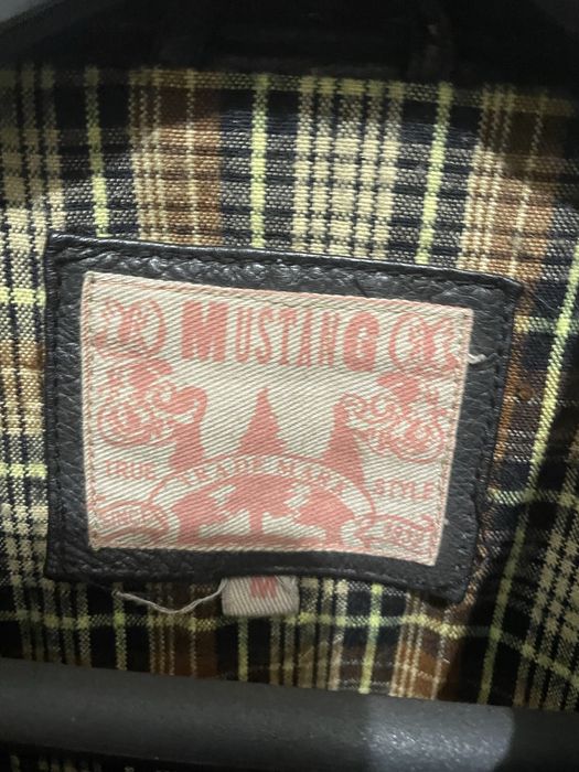 Blusão preto em pele, tamanho M, da Mustang