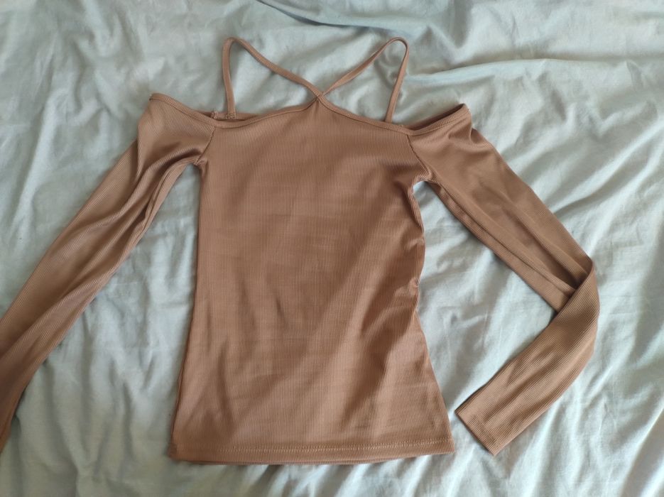 Bluzka top hiszpanka długi rękaw odkryte ramiona prążkowana nude brąz