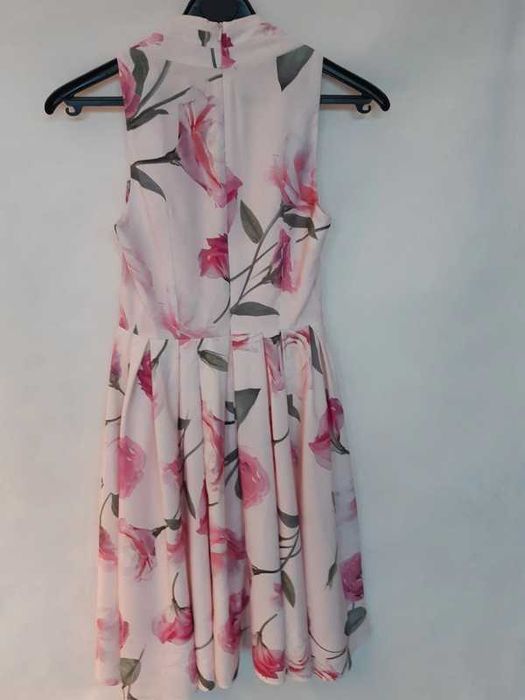 Rozkloszowana sukienka. Mohito linia celebration. Rozmiar 34 XS