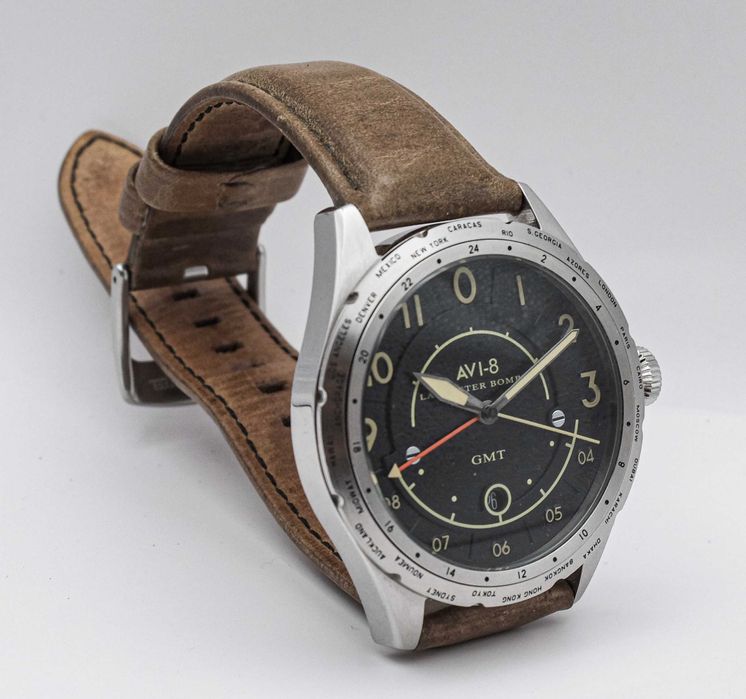 Relógio AVI-8 Lancaster Bomber GMT (Ref. 4035) - Um pedaço da História no pulso