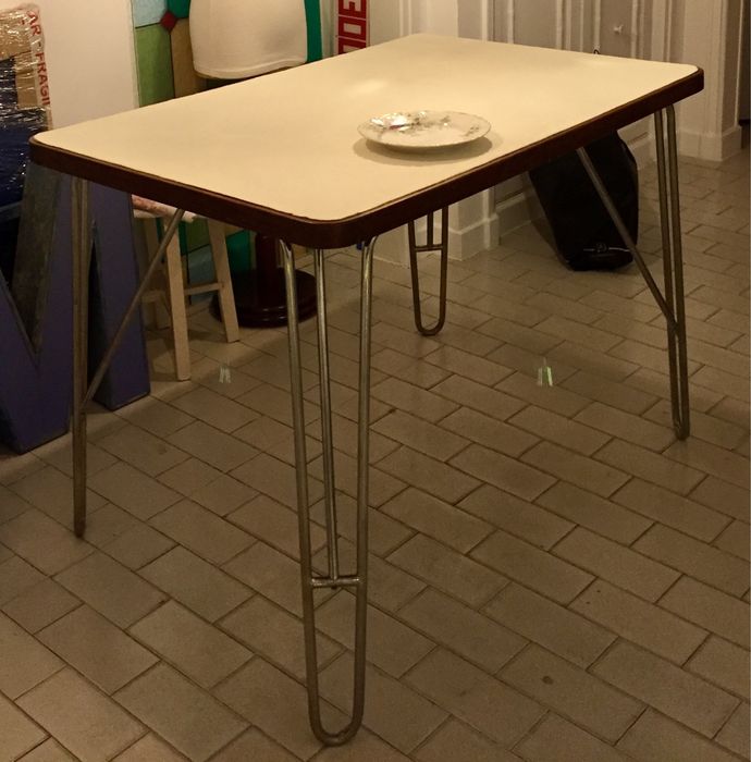 Table with hairpin legs