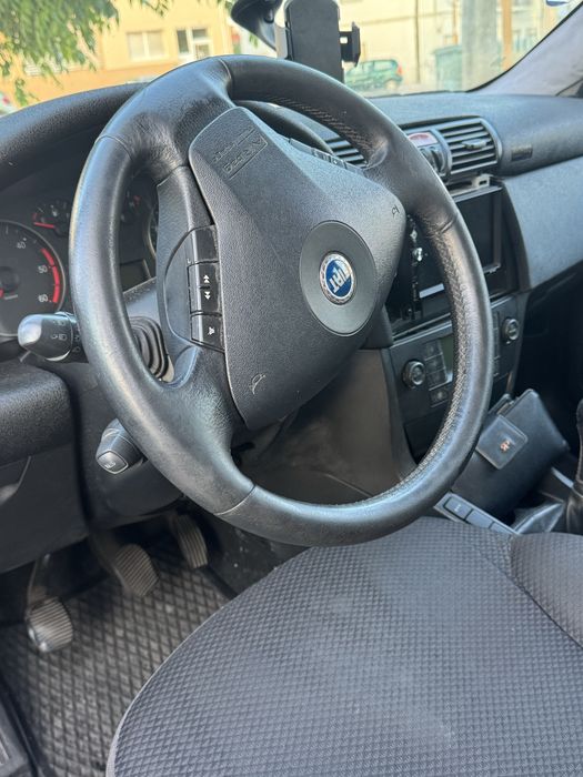 Fiat stillo (2003) usado funcionando normalmante mas com nescessidade de alguns reparos.
