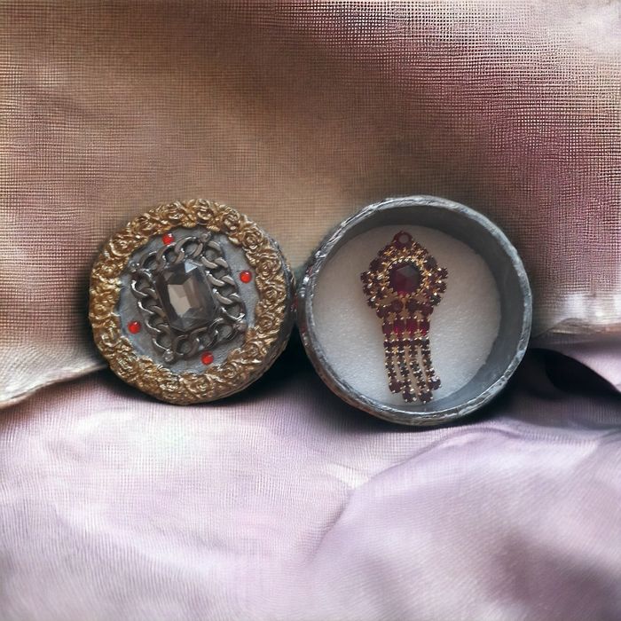 Брош,вентаж, редкость.