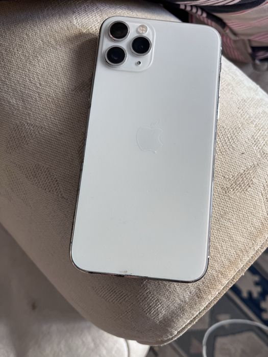 Iphone 11 pro ( so carrega pressionado)