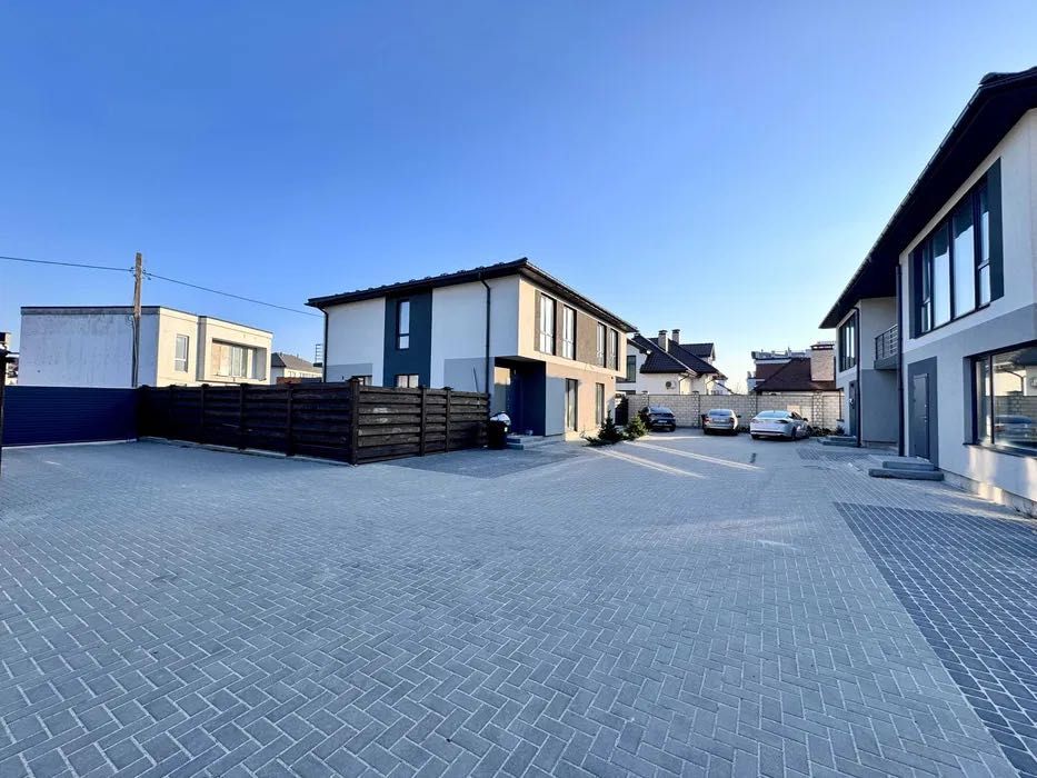 Продаж будинок таунхаус в закритому містечку набережна озеро