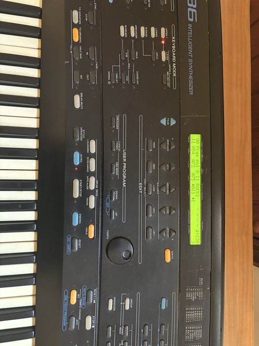 Teclado Roland E-86