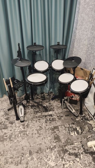 Alesis  NITRO MAX.
Днепр. NITЭлектронные барабаны.