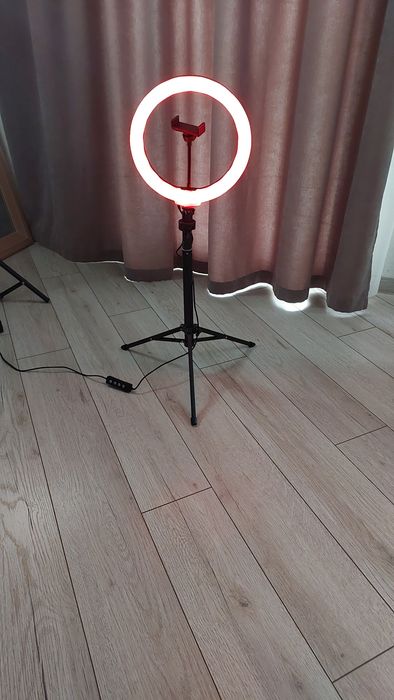 Кільцева кольорова лампа