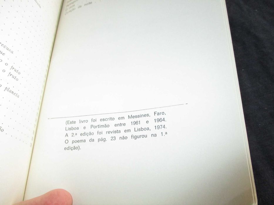 Livro Jardins de Guerra Casimiro de Brito