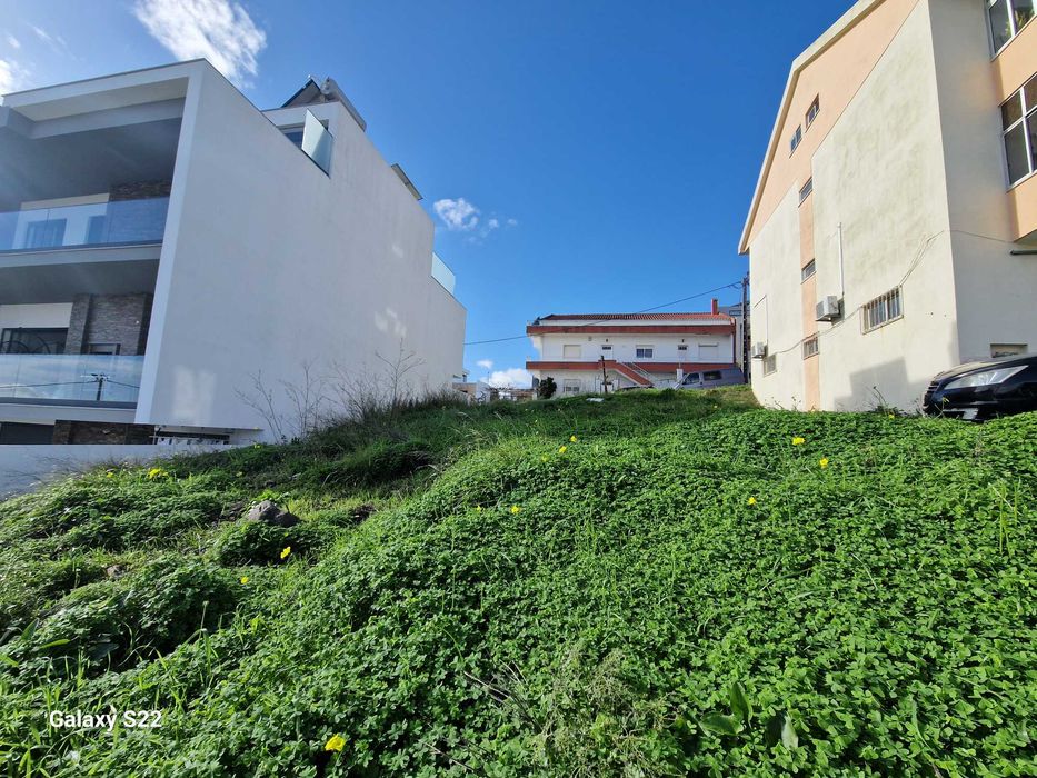 Terreno em Famões – 02 Frentes | Oportunidade | Melhor m2 da Região