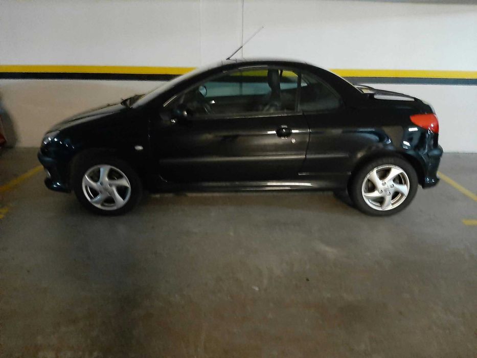 Peugeot 206 CC, preto, em bom estado.