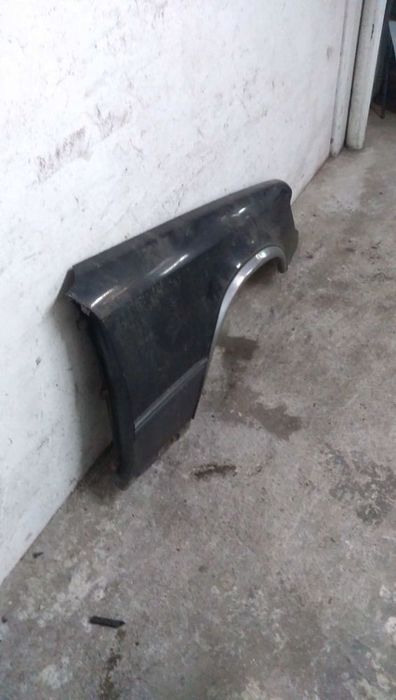 Guarda Lamas Dto Mercedes-Benz 200 - 300 D (124)